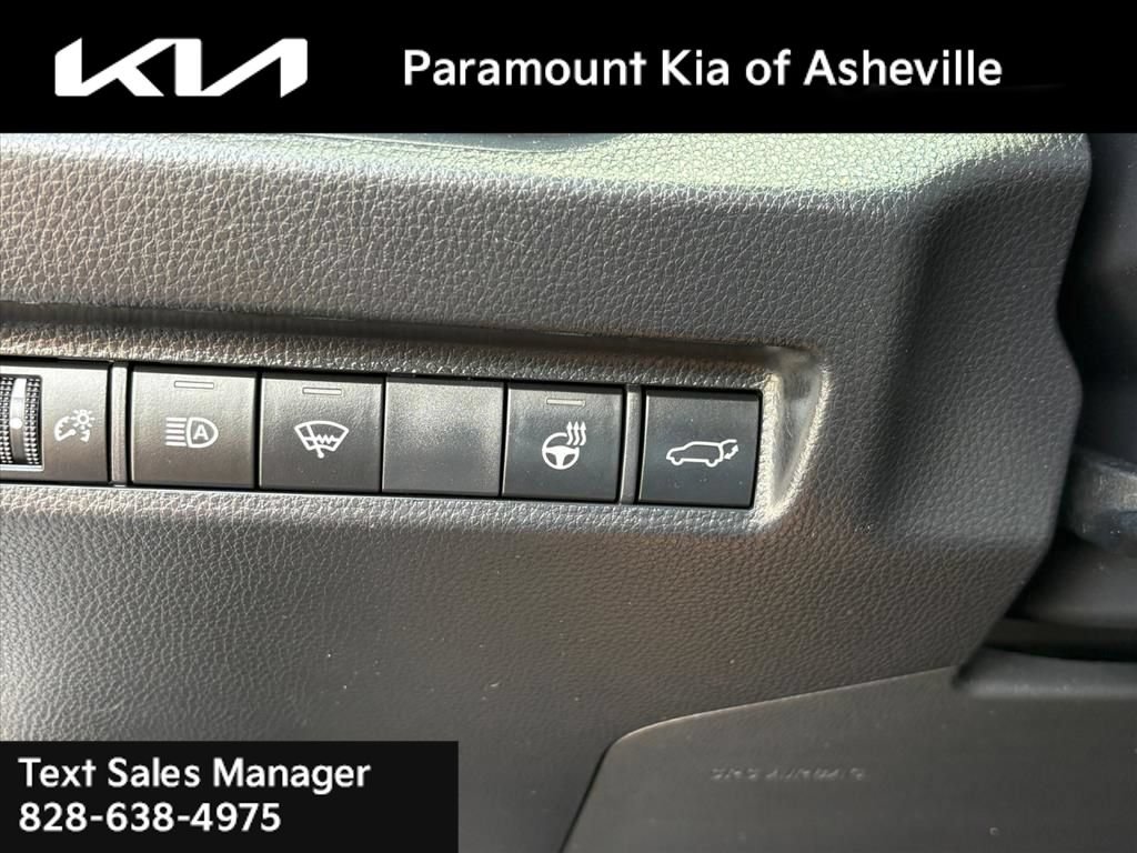 Used 2021 Toyota RAV4 SE w/ Weather & Moonroof Package AWD/4WD image 15