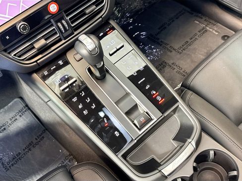 Used 2025 Porsche Macan Turbo image 18