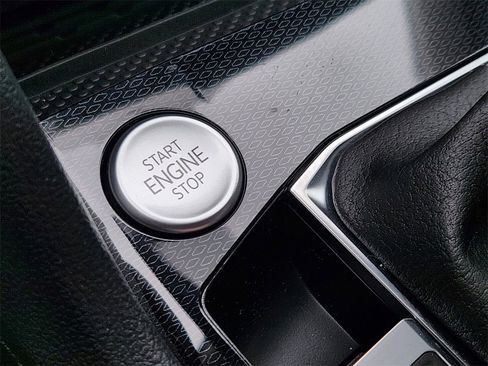 New 2026 Volkswagen Taos SEL image 15