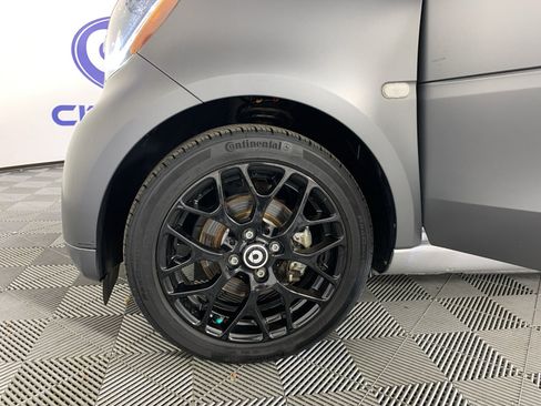 Used 2016 smart fortwo Prime RWD image 11
