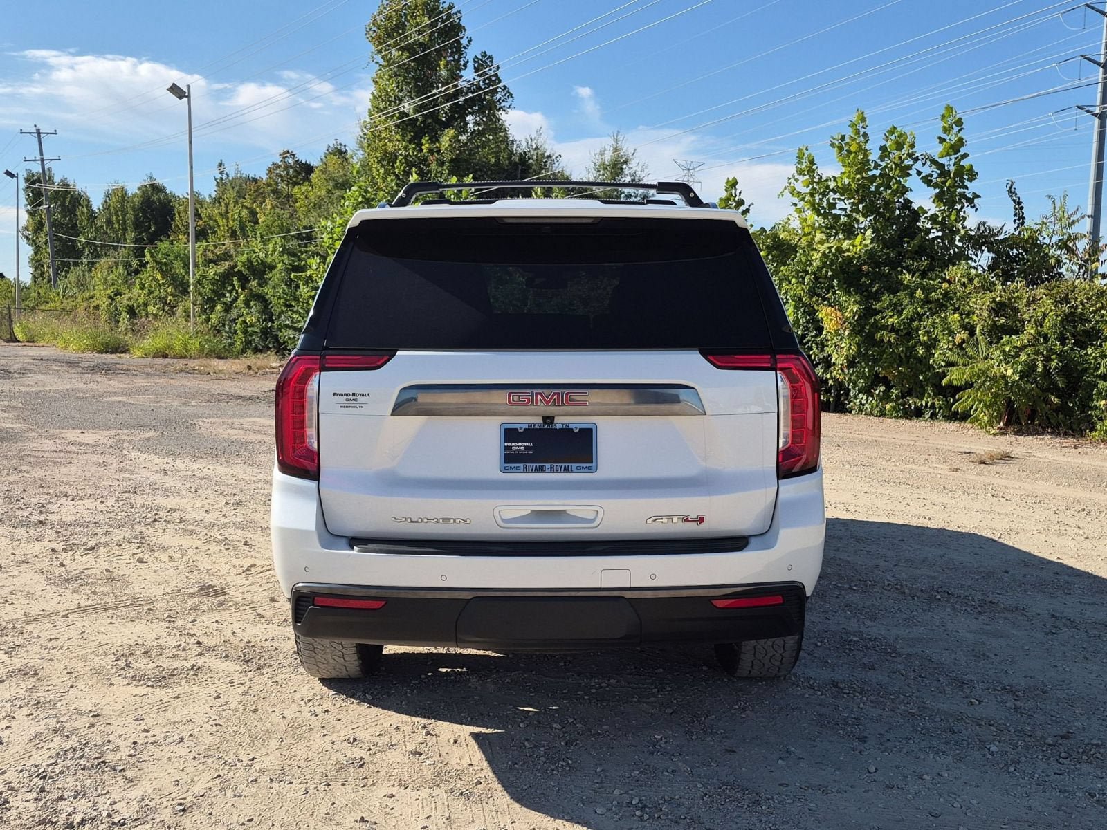 Used 2023 GMC Yukon AT4 w/ Technology Package AWD/4WD image 5