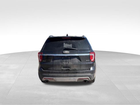 Used 2017 Ford Explorer XLT image 6