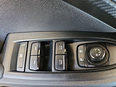 Used 2024 Subaru Crosstrek 2.0i Premium image 32