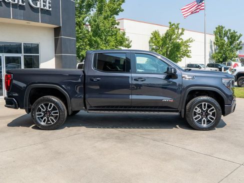 Used 2023 GMC Sierra 1500 AT4 w/ AT4 Premium Package AWD/4WD image 8