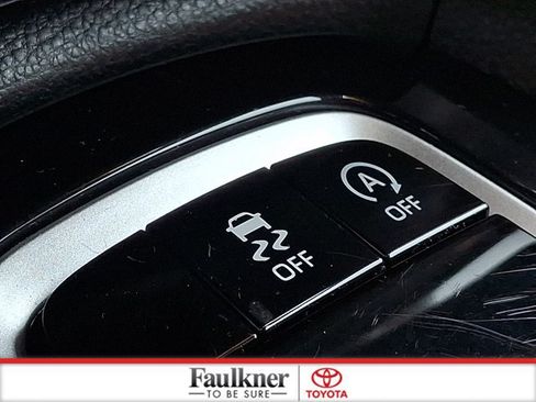 Certified 2025 Toyota Corolla Cross XLE FWD image 25