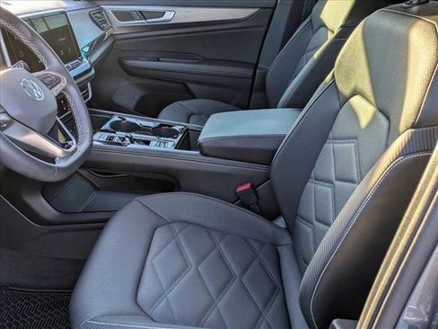 Used 2024 Volkswagen Atlas Cross Sport SE image 15