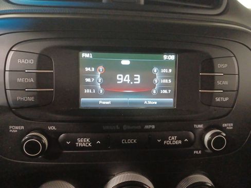 Used 2016 Kia Soul + image 12