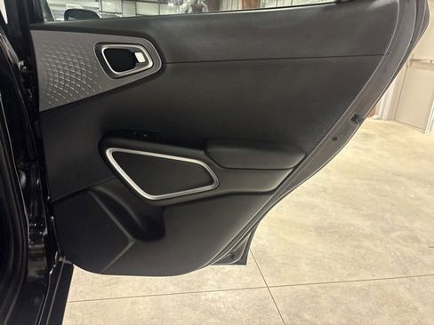 Used 2022 Kia Soul LX image 11