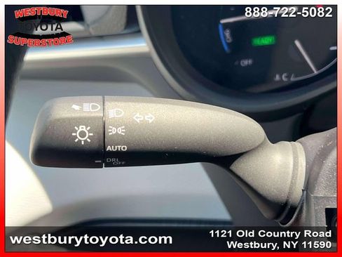 Used 2025 Toyota Sienna LE FWD image 27