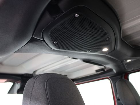 Used 2025 Jeep Wrangler Unlimited Sahara AWD/4WD image 21