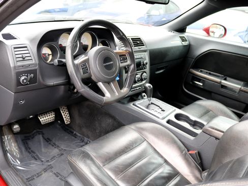 Used 2014 Dodge Challenger SXT image 27