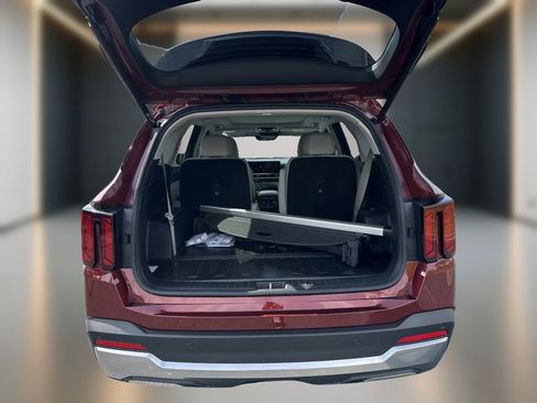 Used 2024 Kia Sorento EX w/ Panoramic Sunroof Package image 13