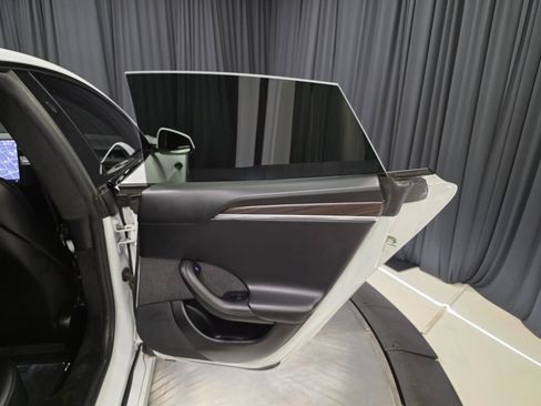 Used 2022 Tesla Model S image 32