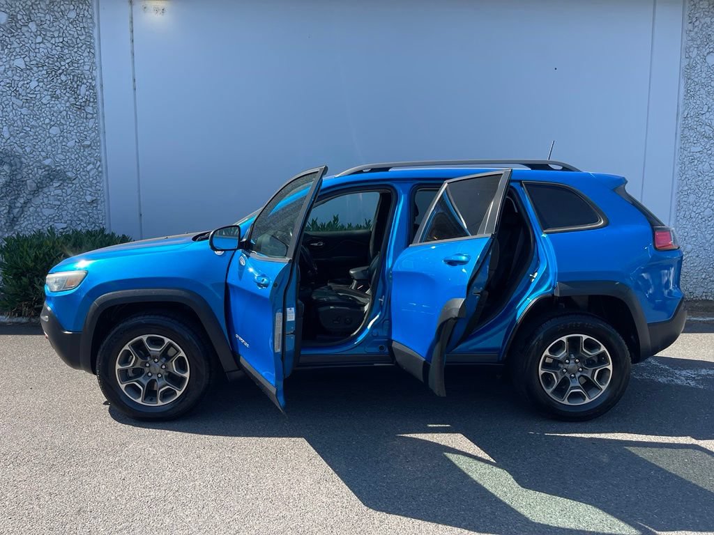 Used 2020 Jeep Cherokee Trailhawk w/ Comfort/Convenience Group AWD/4WD image 16
