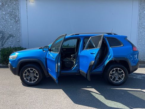 Used 2020 Jeep Cherokee Trailhawk w/ Comfort/Convenience Group AWD/4WD image 16
