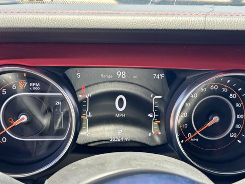 Used 2023 Jeep Gladiator Rubicon w/ LED Lighting Group AWD/4WD image 13