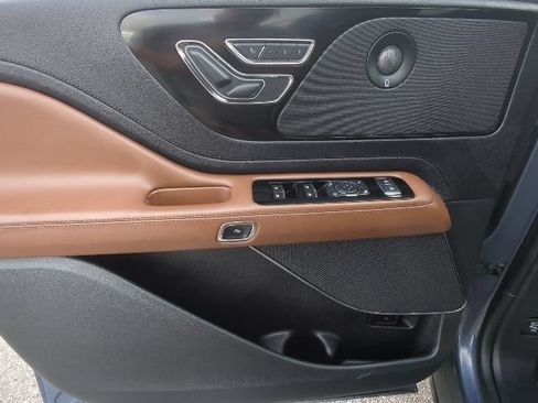 Used 2021 Lincoln Aviator Reserve w/ Elements Package Plus AWD/4WD image 11