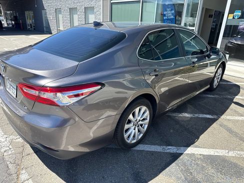 Used 2019 Toyota Camry LE FWD image 5