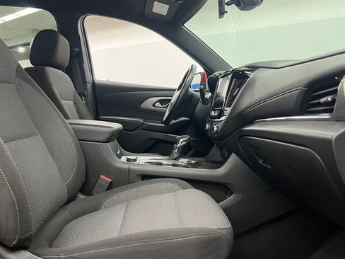 Used 2022 Chevrolet Traverse LT image 29