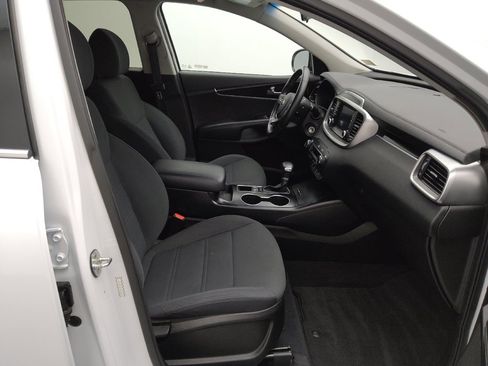 Used 2019 Kia Sorento S FWD image 21