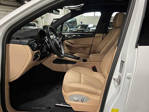 Used 2025 Porsche Macan AWD/4WD image 23