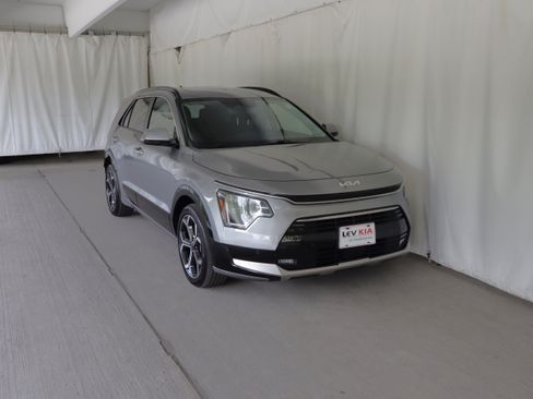 Used 2023 Kia Niro SX Touring FWD image 1