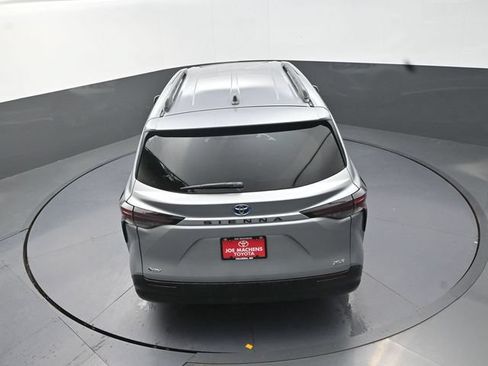 Used 2025 Toyota Sienna XLE FWD image 27