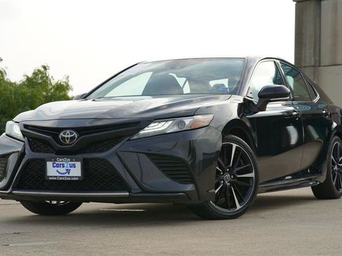 Used 2019 Toyota Camry XSE w/ Navigation Package FWD image 2
