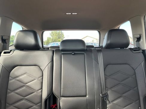 Used 2024 Volkswagen Atlas SE AWD/4WD image 35