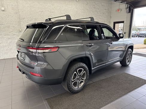 Used 2022 Jeep Grand Cherokee Trailhawk w/ ADV Protech Group II AWD/4WD image 8