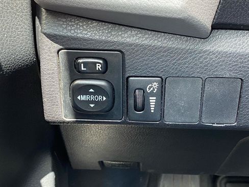 Used 2014 Toyota Corolla LE FWD image 15