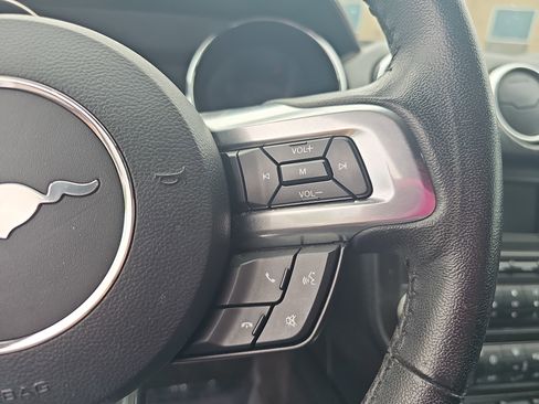 Used 2017 Ford Mustang Convertible RWD image 18