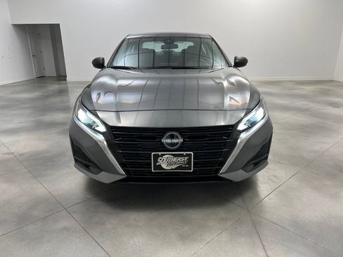 Used 2024 Nissan Altima 2.5 SV AWD/4WD image 2