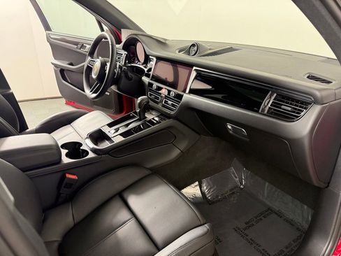 Certified 2026 Porsche Macan AWD/4WD image 11