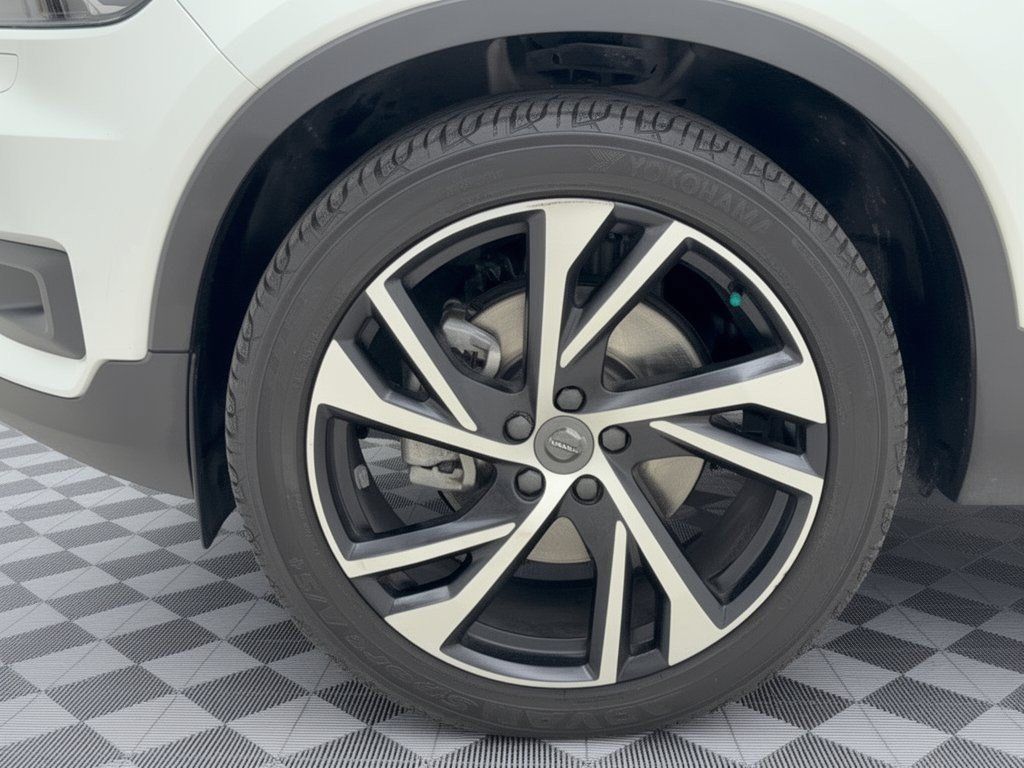 Used 2020 Volvo XC40 T5 R-Design w/ Protection Package Premier AWD/4WD image 13