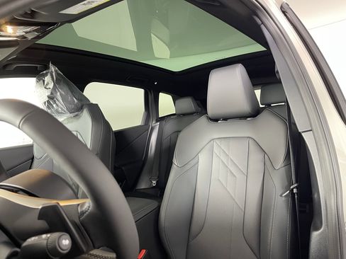 Used 2025 BMW X3 xDrive30i w/ Premium Package image 12