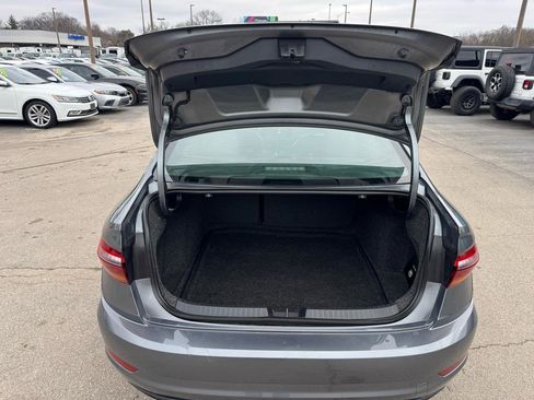 Used 2019 Volkswagen Jetta R-Line w/ R-Line Cold Weather Package FWD image 11