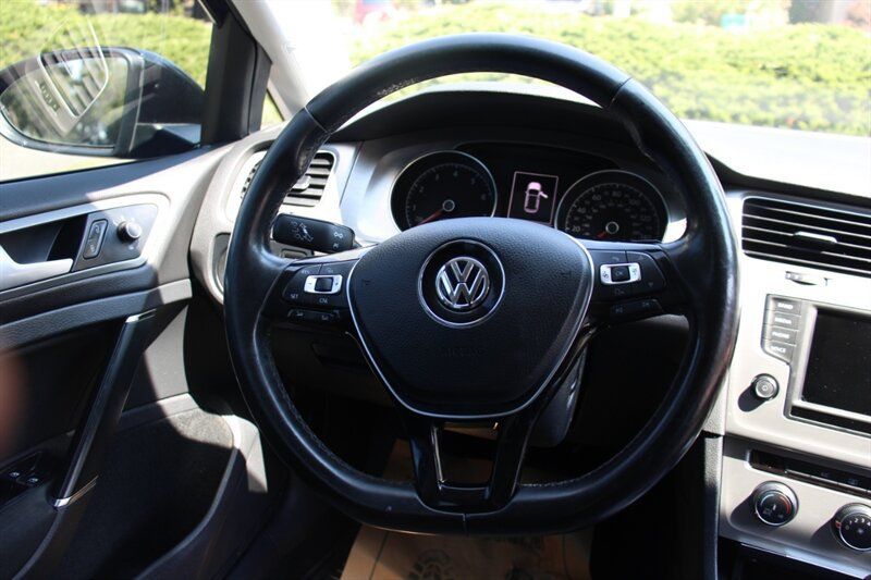 Used 2016 Volkswagen Golf S FWD image 17
