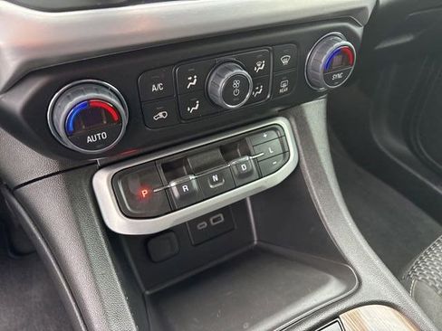Used 2023 GMC Acadia SLE w/ Driver Convenience Package FWD image 26