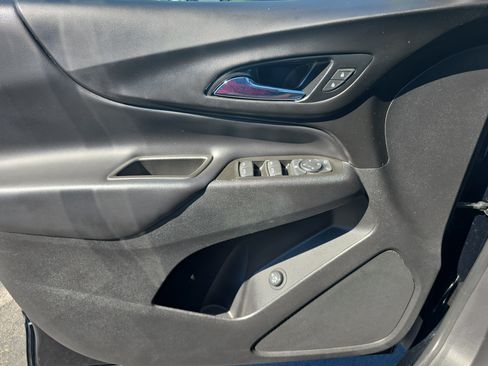 Used 2020 Chevrolet Equinox LT FWD image 23