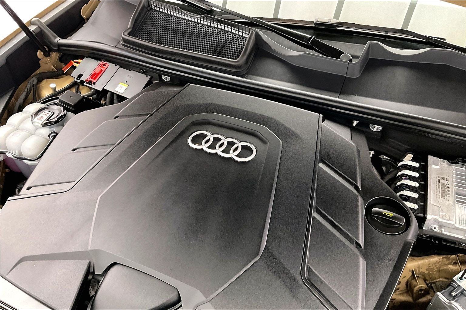 Used 2024 Audi Q8 Premium Plus AWD/4WD image 31