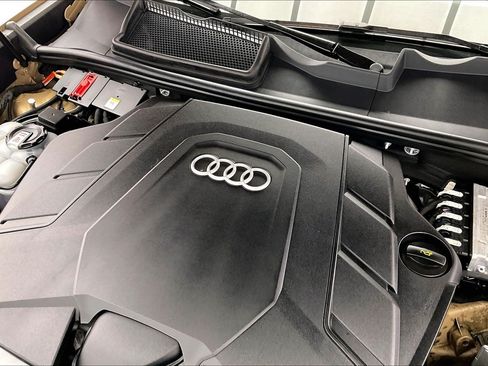 Used 2024 Audi Q8 Premium Plus AWD/4WD image 31