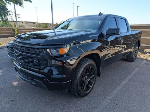 Used 2023 Chevrolet Silverado 1500 Custom image 2