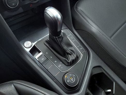 Used 2021 Volkswagen Tiguan SE R-Line image 19