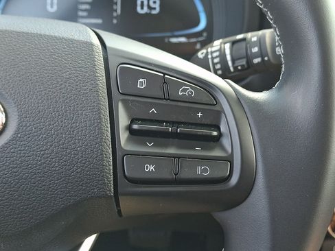 Certified 2024 Hyundai Venue SEL FWD image 22