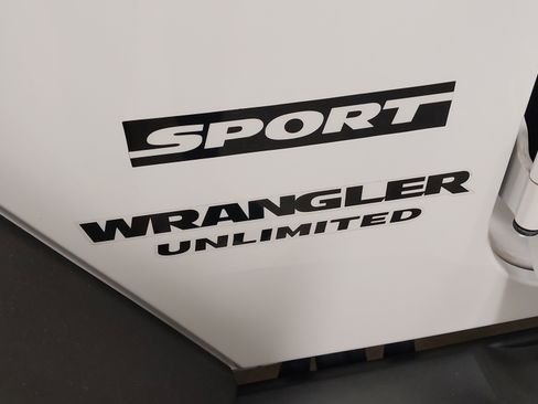 Used 2014 Jeep Wrangler Unlimited Sport w/ Quick Order Package 24S AWD/4WD image 32