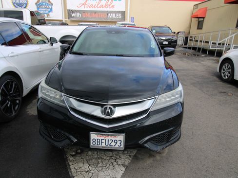 Used 2017 Acura ILX image 2