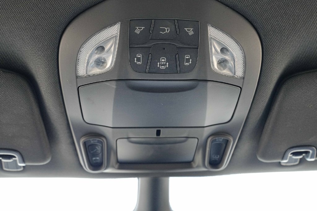 Used 2025 Chrysler Pacifica Limited FWD image 37