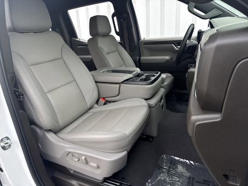 Used 2025 GMC Sierra 1500 SLT image 14