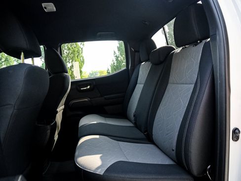 Used 2020 Toyota Tacoma TRD Off-Road AWD/4WD image 29
